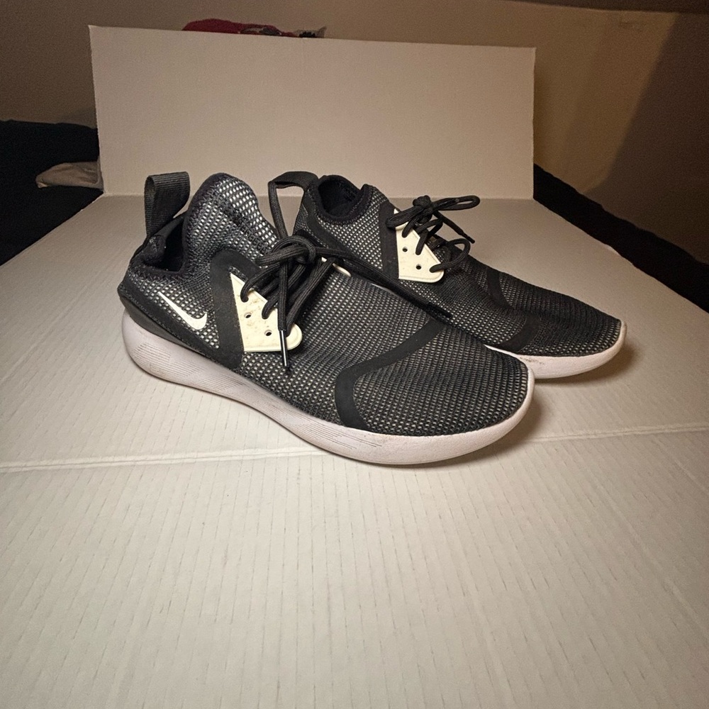 NIKE Lunarcharge BR Visit   942060 Running Trainers